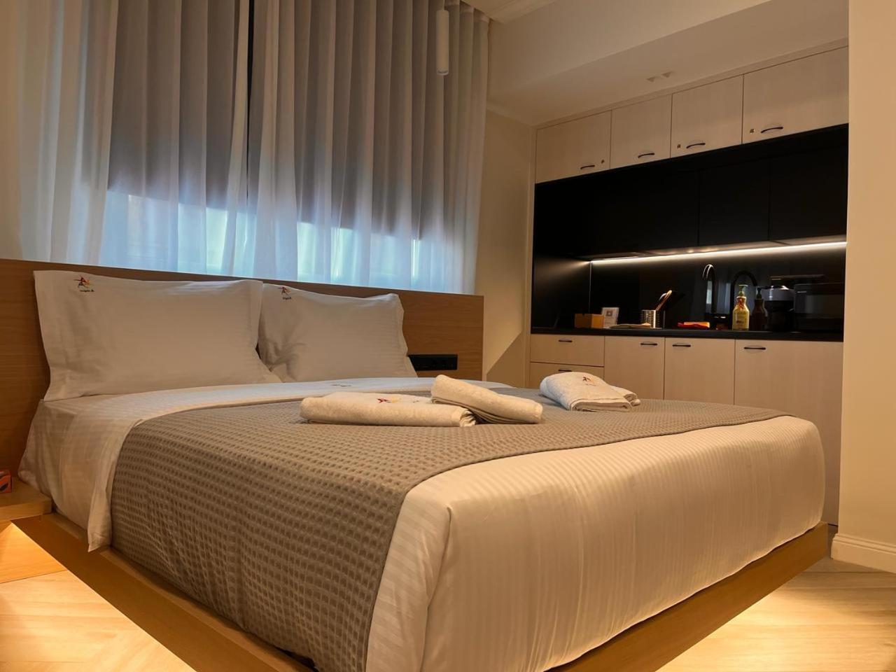 Triple A - Chic & Elegant By The Market - Free Parking! 아테네 외부 사진